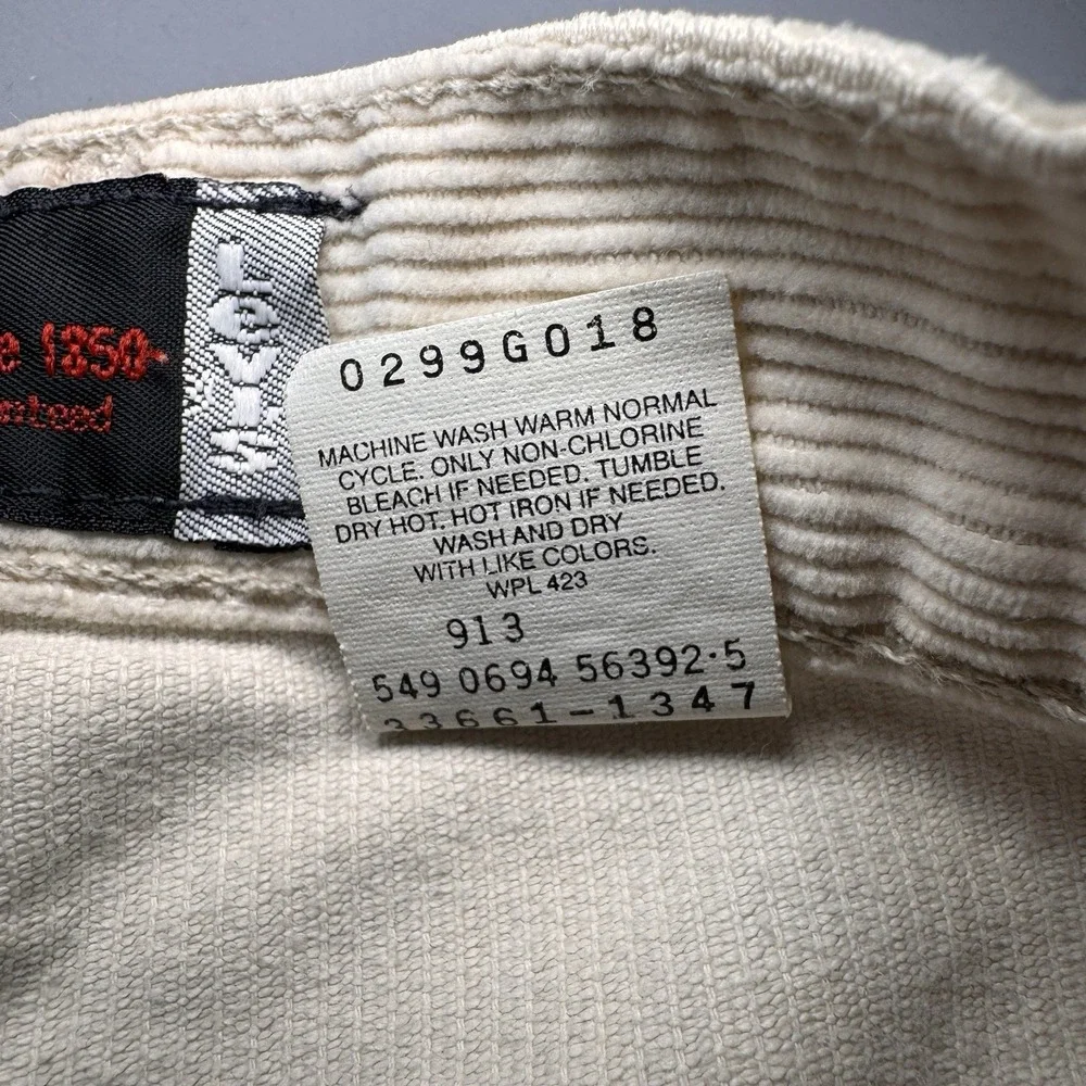 Levis SilverTab Loose Fit Pleated Corduroy Shorts 30 Off White Cotton Vtg USA